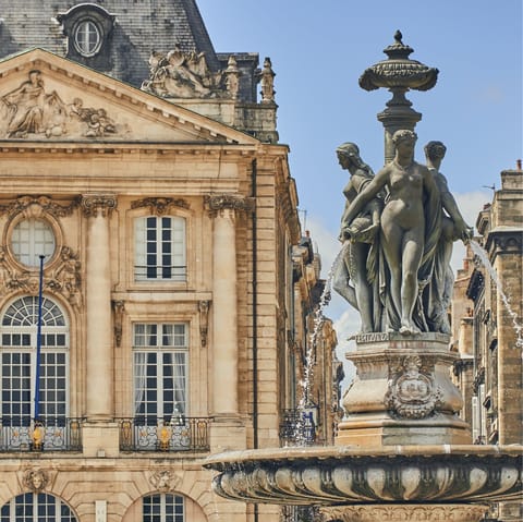 Connect with the artistic beauty of Bordeaux from the city centre