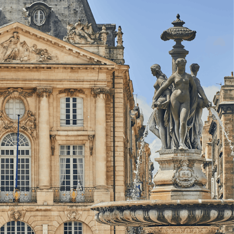 Connect with the artistic beauty of Bordeaux from the city centre