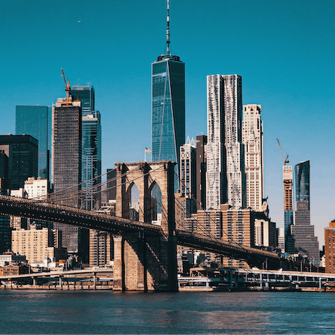Cross the nearby Brooklyn Bridge, only a twenty-minute walk from the apartment