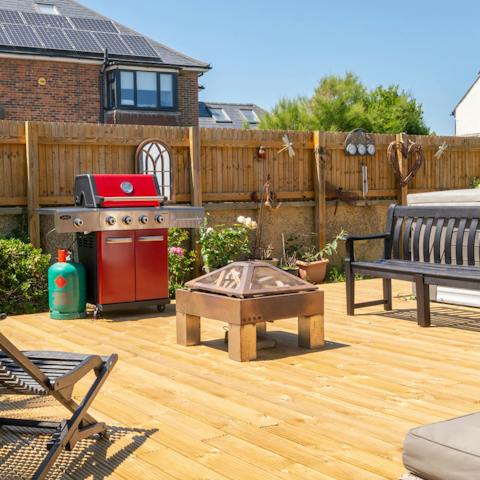 Grill mouthwatering meals on the barbecue and share stories around the fire pit in the lovely enclosed garden