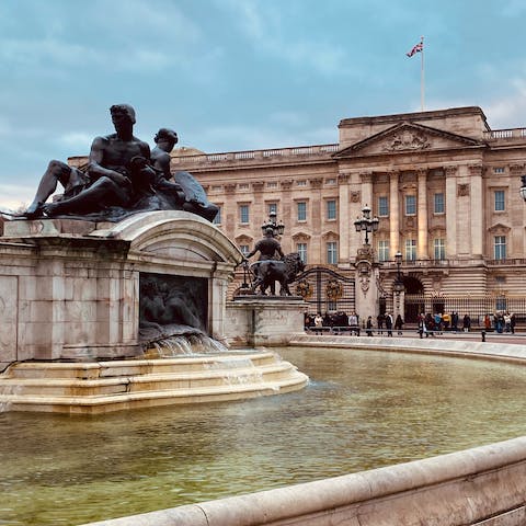 Walk for five minutes to reach Buckingham Palace and other top London sights