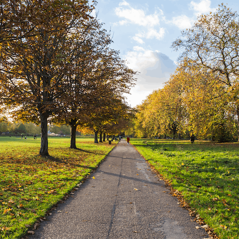 Find quiet corners of Hyde Park for your morning stroll, seven minutes away
