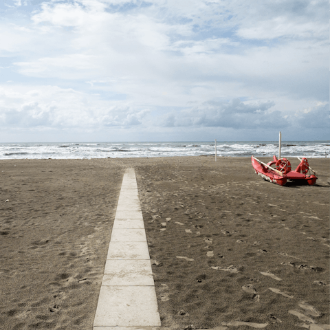 Stay just 650 metres from Forte dei Marmi Beach