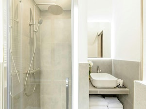 Marais on Foot image 15