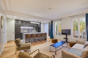Haussmann Avenue image 11