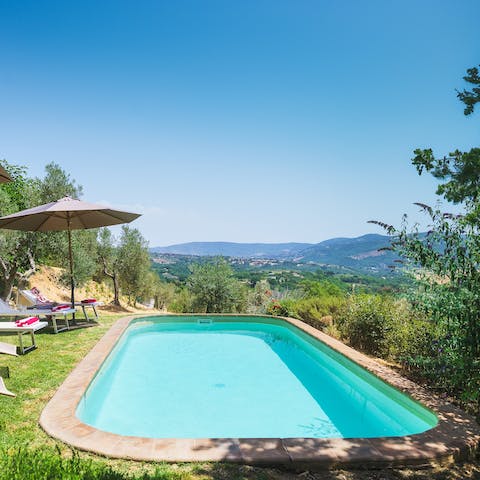 Alternative between the pool and a lounger on warm days