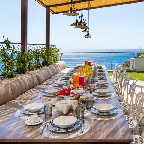 Serve up a delicious alfreso meal to enjoy on the terrace