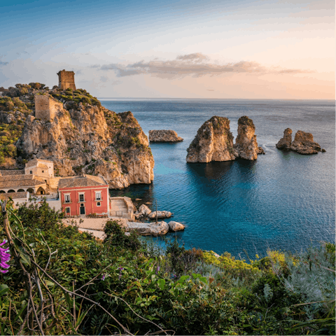 Explore the stunning island of Sicily from your location between Taormina and Giardini Naxos