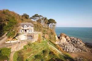 Cliffside & Tide image 1