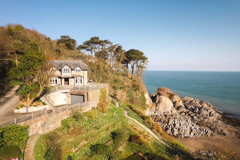 Cliffside & Tide main image
