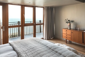 Cliffside & Tide image 13