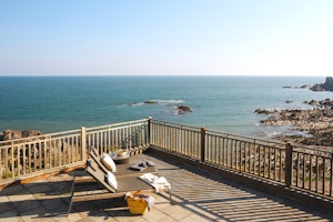 Cliffside & Tide image 9
