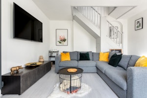 A Seaside Retreat image 9