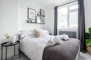 A Seaside Retreat image 5