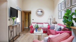 Painswick Bolthole image 12