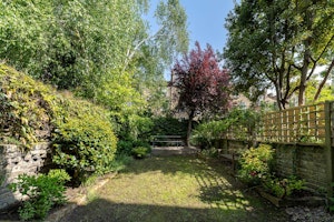 Victorian Gardens image 9