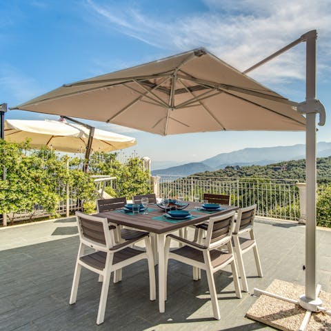 Tuck into homemade Spaghetti e Vongole on your terrace