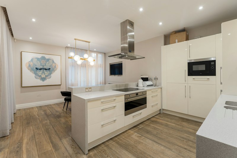 Regal & Quiet additional image
