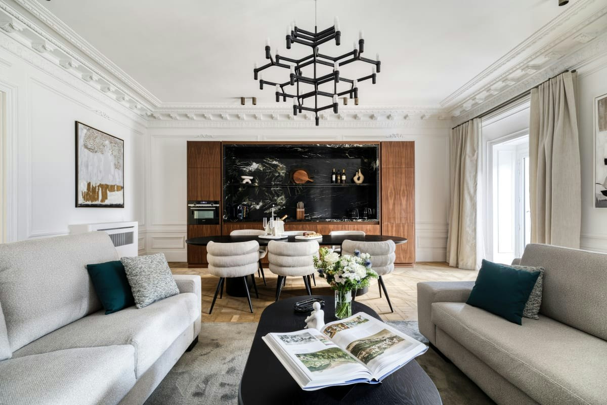 Louvre Elegance, Ile-de-France
