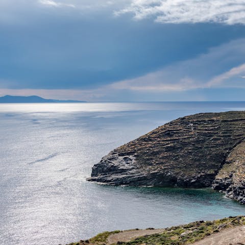 Explore the beautiful island of Tinos – Vathi Beach is a fifteen-minute walk away