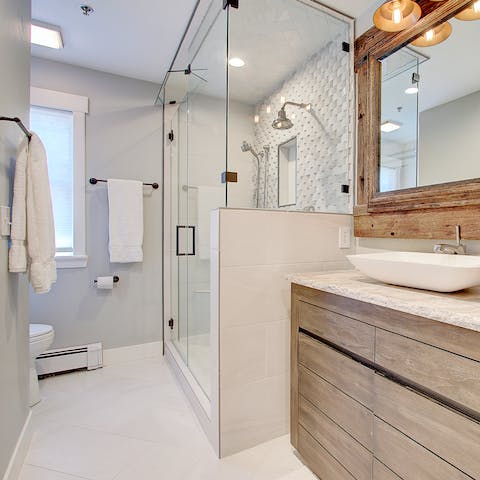 Start mornings off in the beautiful tiled master bathroom with its dual-headed shower