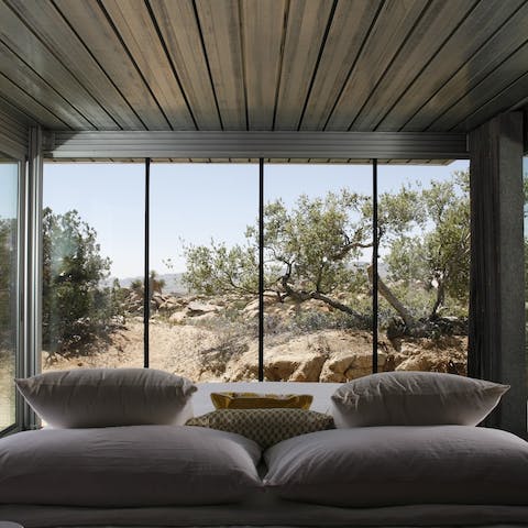 Wake up to panoramic views of the desert at this remote home