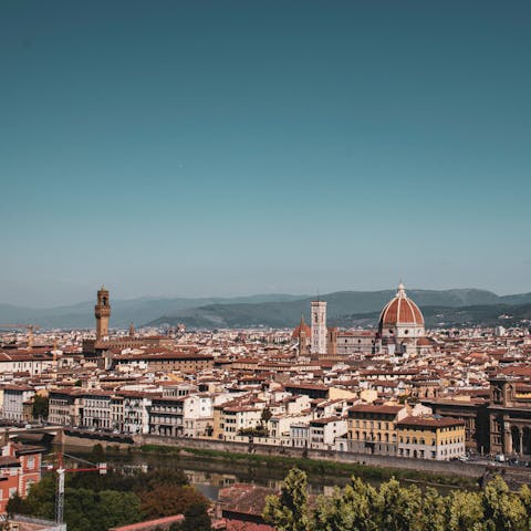 Drive up to Florence for a day brimming with culture, history and retail therapy