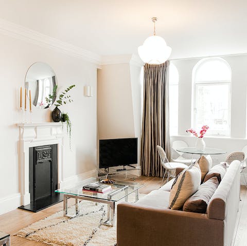 Relax in the evenings in the bright living room, admiring the traditional features