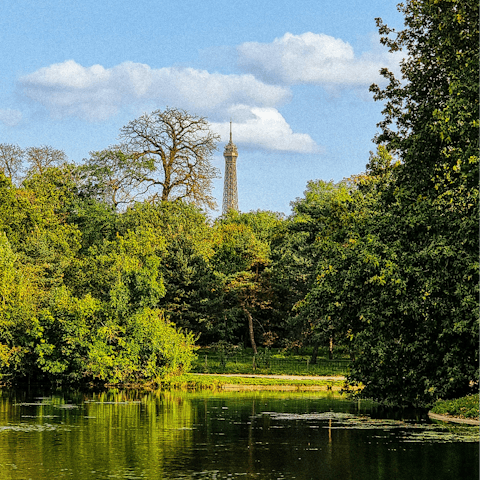 Enjoy a refreshing walk in neighbouring Bois de Boulogne