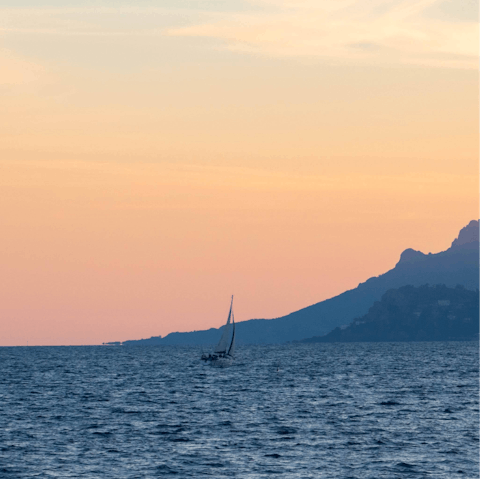 Stroll down to the beach in Pointe Croisette