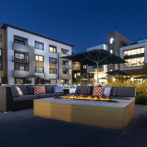 Relax around the fire pit after a trip to San Francisco – a forty-minute drive away