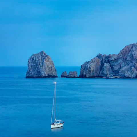 Leave behind the ordinary and embrace life's luxuries from this penthouse in Cabo San Lucas