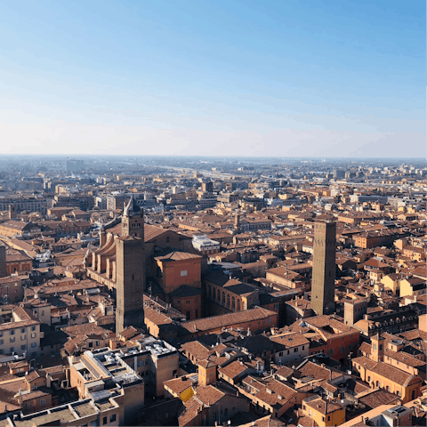 Explore Bologna's historic piazzas and must-see landmarks – Piazza Maggiore is ten minutes away