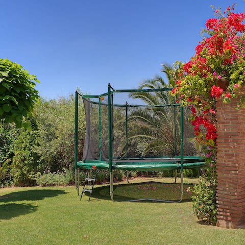 Let the kids play in the garden and bounce on the trampoline while you relax