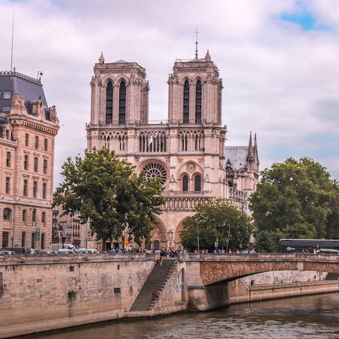 Take a short stroll to Notre Dame, just eight minutes away 