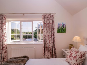 Kent Gardens image 8