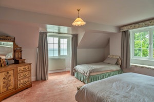 Clifftop Charm image 2