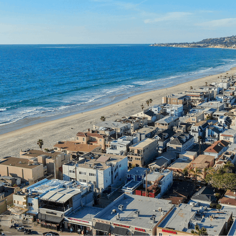 Walk to the  golden sands of Mission Bay beach within minutes