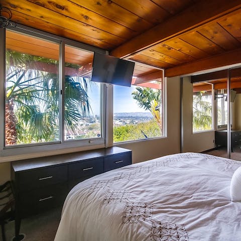 Wake up to views of vibrant La Jolla City