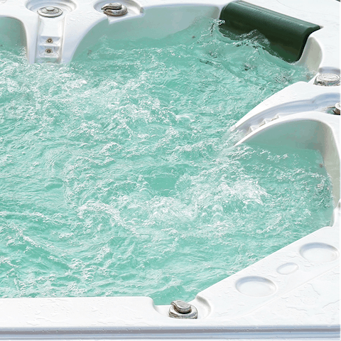 Unwind in your indoor hot tub and Hammam