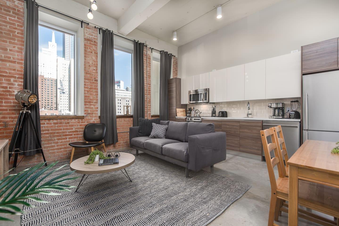 Yellow Rose, Dallas, Texas Plum Guide