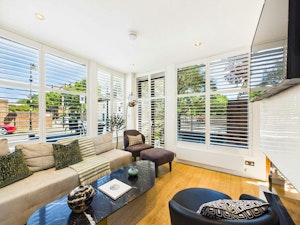Islington Allure image 1