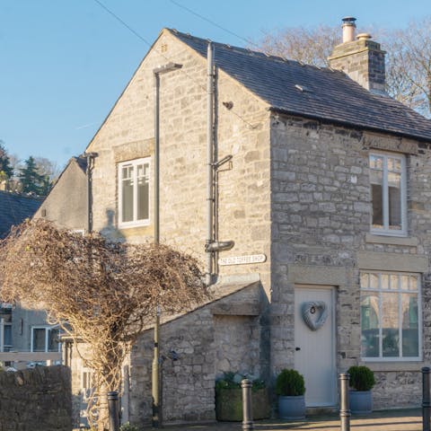 Stay in a boutique style cottage in the charming village of Tideswell 