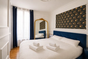 Blue, Gold & Ivory image 9