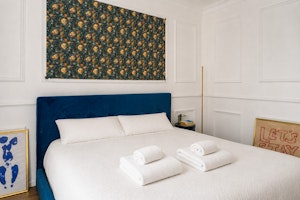 Blue, Gold & Ivory image 7