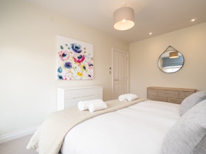 Bath Stone & Blooms image 13