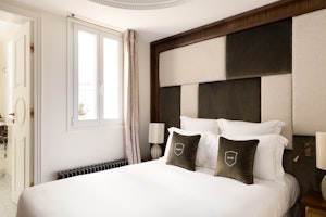 Walnut & Velvet image 12