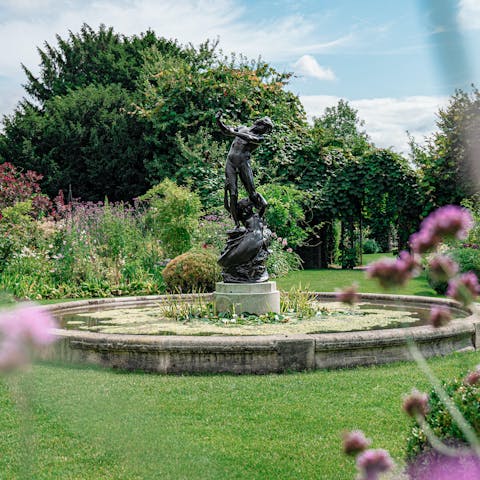 Stroll to nearby Regent's Park for a breath of fresh air