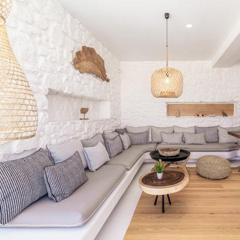 Relax in the open-plan living room with comfy built-in seating