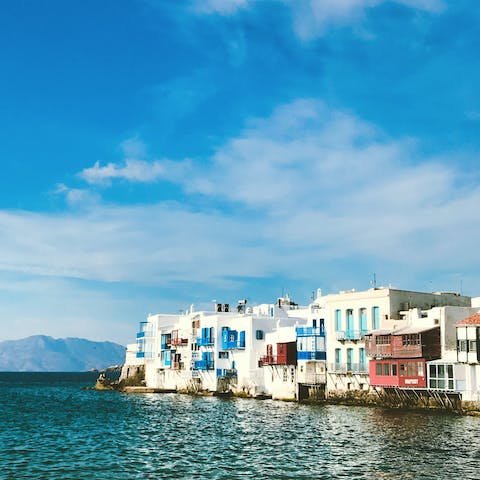 Explore the beautiful island – your home is close to a small beach, with Ornos beach a five-minute drive and Mykonos Town just a little further
